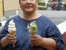 Sakurová a čajová zmrzlina a Yuki